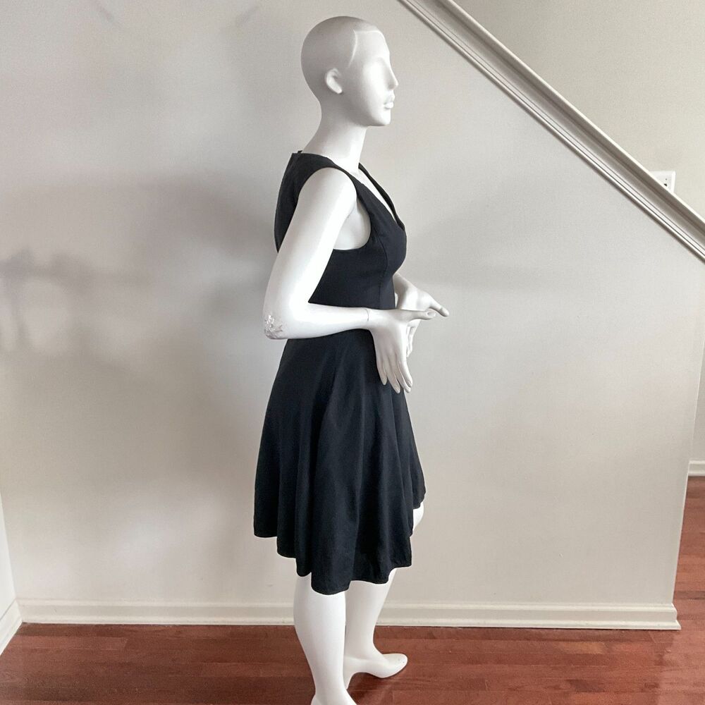 Linen Blend Theory Fit & Flare Dress 8 Black Sleeveless V-neck Pockets 8 - Picture 7 of 8